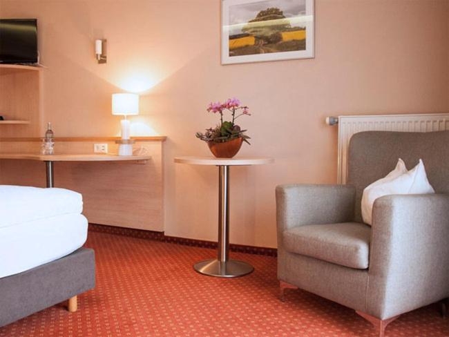Mueritz-Strandhotel Рёбель Экстерьер фото
